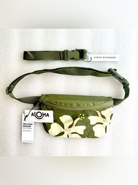 ALOHA COLLECTION Splash-Proof Mini Hip Pack - Mo'orea - Sand Dollar On Olive